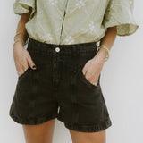 LIA SHORT